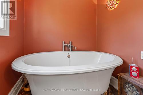 990 Roper Avenue, Mississauga, ON - Indoor Photo Showing Bathroom