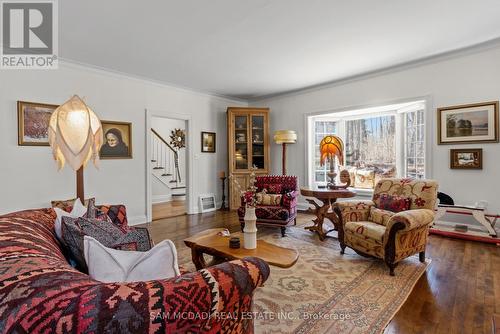 990 Roper Avenue, Mississauga, ON - Indoor Photo Showing Living Room