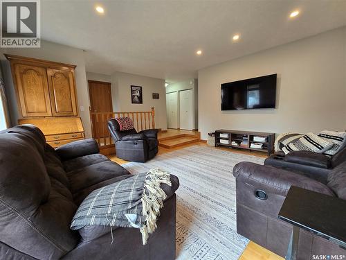 119 Montgomery Crescent, Weyburn, SK - Indoor Photo Showing Living Room
