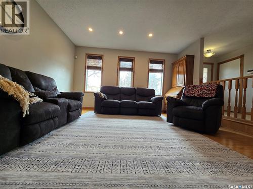 119 Montgomery Crescent, Weyburn, SK - Indoor Photo Showing Living Room