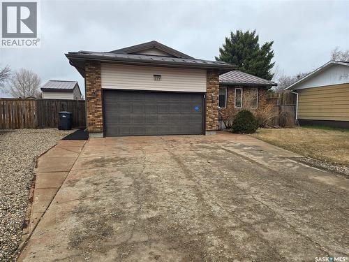 119 Montgomery Crescent, Weyburn, SK - Outdoor