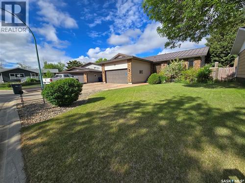 119 Montgomery Crescent, Weyburn, SK 