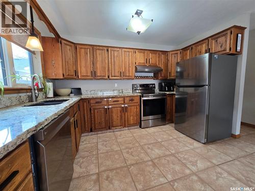 119 Montgomery Crescent, Weyburn, SK - Indoor Photo Showing Kitchen With Double Sink