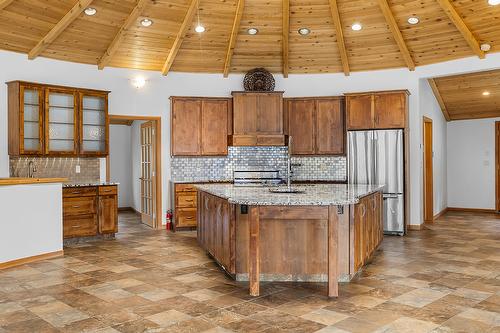 3584 St. Mary Lake Road, Kimberley, BC - Indoor Photo Showing Kitchen