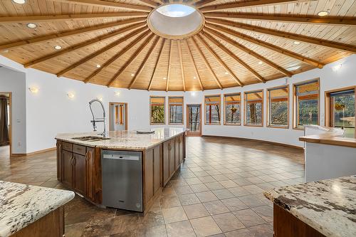 3584 St. Mary Lake Road, Kimberley, BC - Indoor Photo Showing Kitchen