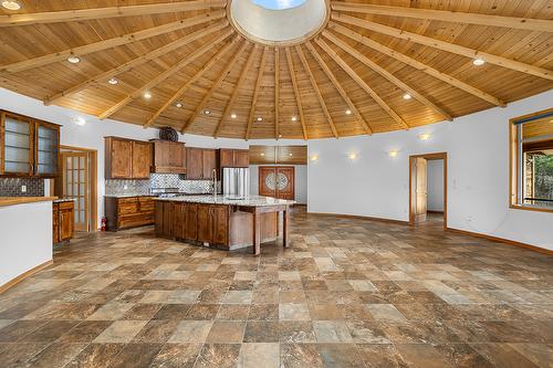 3584 St. Mary Lake Road, Kimberley, BC - Indoor Photo Showing Kitchen