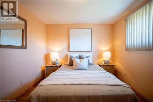 31 Terrace Drive, Hamilton, ON - Indoor Photo Showing Bedroom