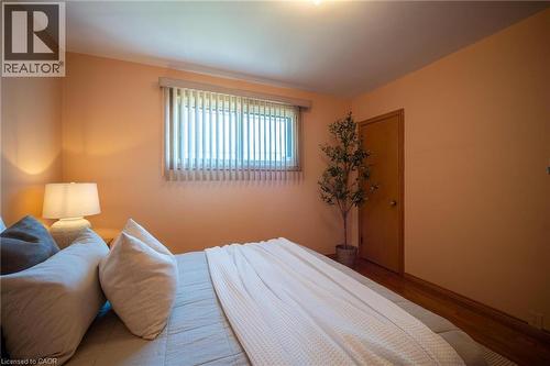 31 Terrace Drive, Hamilton, ON - Indoor Photo Showing Bedroom