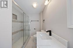 Main Level Ensuite - 