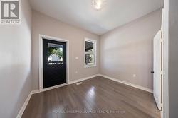 Main Level Livingroom Walkout 2 Covered Porch - 