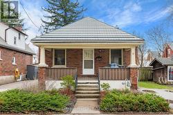 9 STULL AVENUE Guelph (Exhibition Park), ON N1H 1N2