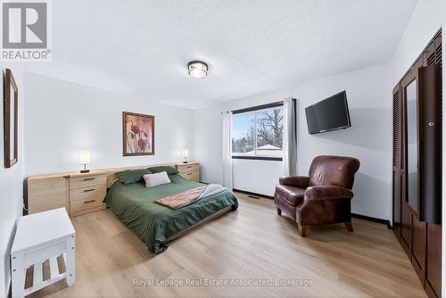 270 Kristin Grove, Mississauga, ON - Indoor Photo Showing Bedroom