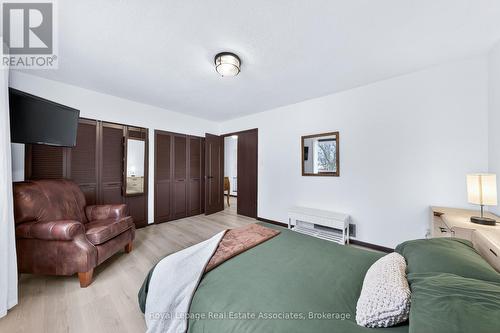 270 Kristin Grove, Mississauga, ON - Indoor Photo Showing Bedroom