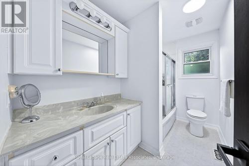 270 Kristin Grove, Mississauga, ON - Indoor Photo Showing Bathroom