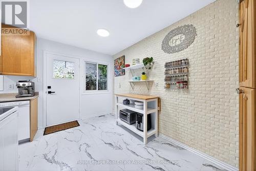 270 Kristin Grove, Mississauga, ON - Indoor Photo Showing Kitchen