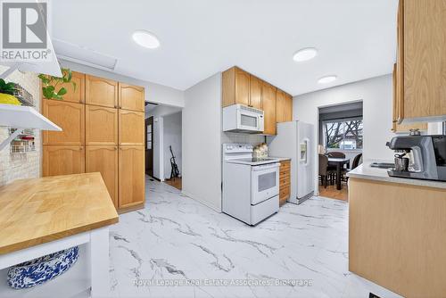 270 Kristin Grove, Mississauga, ON - Indoor Photo Showing Kitchen
