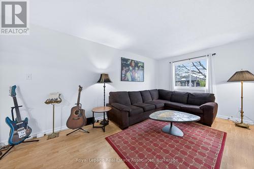 270 Kristin Grove, Mississauga, ON - Indoor Photo Showing Living Room