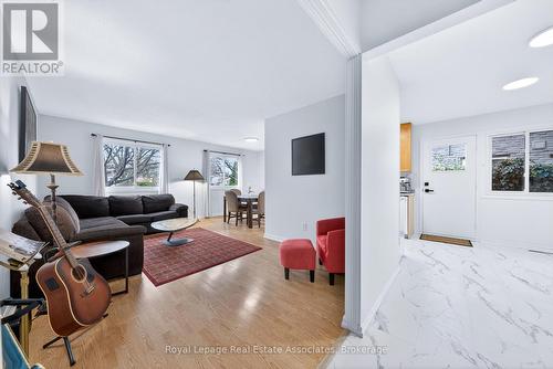 270 Kristin Grove, Mississauga, ON - Indoor Photo Showing Living Room