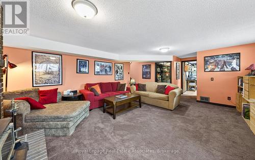 270 Kristin Grove, Mississauga, ON - Indoor Photo Showing Living Room