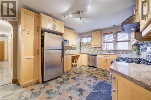 1864 Coronation Boulevard, Cambridge, ON - Indoor Photo Showing Kitchen