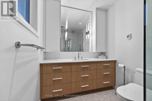 270 Compton Avenue, Ottawa, ON - Indoor Photo Showing Bathroom