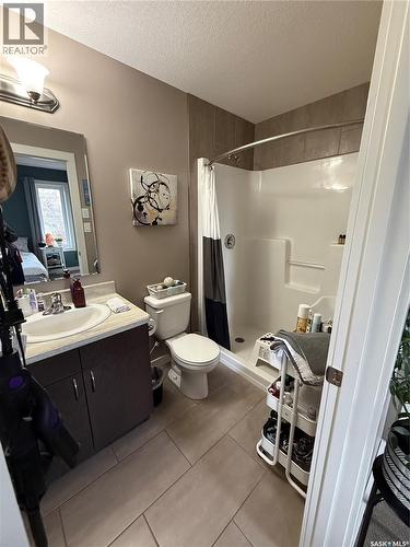 529 Alexandra Street, Weyburn, SK - Indoor Photo Showing Bathroom
