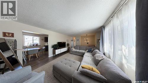366 Meighen Crescent, Saskatoon, SK - Indoor Photo Showing Living Room