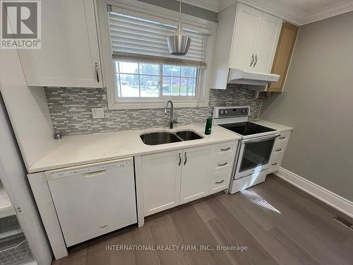 73 Murray Drive, Aurora, ON - Indoor Photo Showing Kitchen With Double Sink