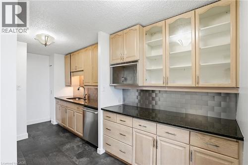 222 Jackson Street W Unit# 606, Hamilton, ON - Indoor Photo Showing Kitchen