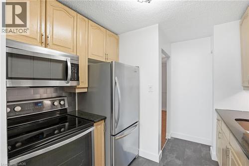 222 Jackson Street W Unit# 606, Hamilton, ON - Indoor Photo Showing Kitchen
