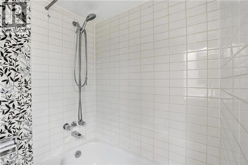 222 Jackson Street W Unit# 606, Hamilton, ON - Indoor Photo Showing Bathroom