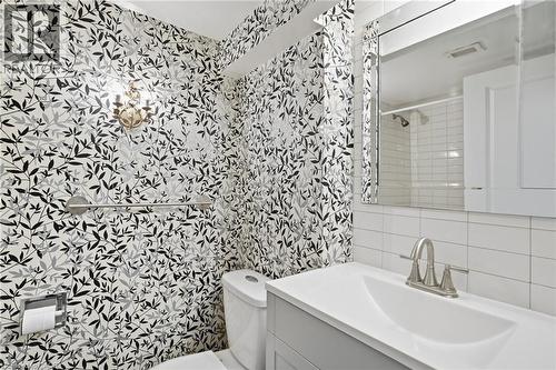 222 Jackson Street W Unit# 606, Hamilton, ON - Indoor Photo Showing Bathroom