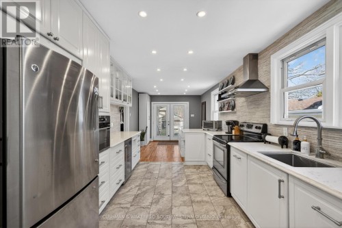 56 Thomas Janes Drive, London South (South G), ON - Indoor Photo Showing Kitchen With Stainless Steel Kitchen With Upgraded Kitchen