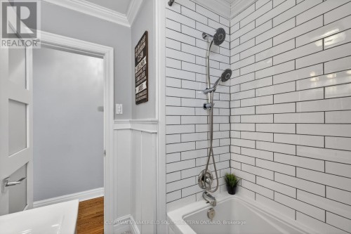 56 Thomas Janes Drive, London South (South G), ON - Indoor Photo Showing Bathroom