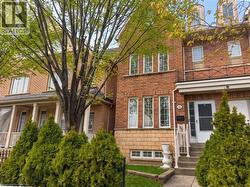 16 LEITCH Avenue North York, ON M3J 3P2
