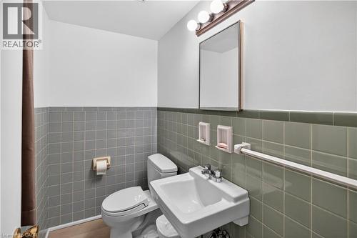 188 Tuxedo Avenue S, Hamilton, ON - Indoor Photo Showing Bathroom