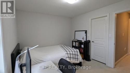 90 Robert Peel Road, Kitchener, ON - Indoor Photo Showing Bedroom
