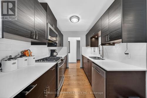 211 Birchcliffe Crescent, Hamilton, ON - Indoor Photo Showing Kitchen With Double Sink