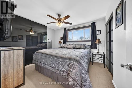 211 Birchcliffe Crescent, Hamilton, ON - Indoor Photo Showing Bedroom