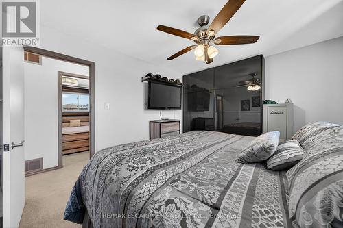 211 Birchcliffe Crescent, Hamilton, ON - Indoor Photo Showing Bedroom