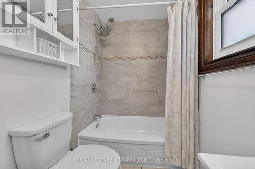 211 Birchcliffe Crescent, Hamilton, ON - Indoor Photo Showing Bathroom