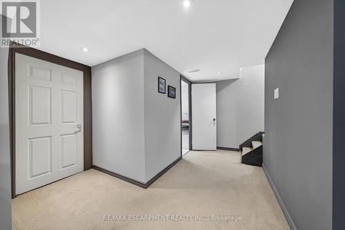 211 Birchcliffe Crescent, Hamilton, ON - Indoor Photo Showing Other Room