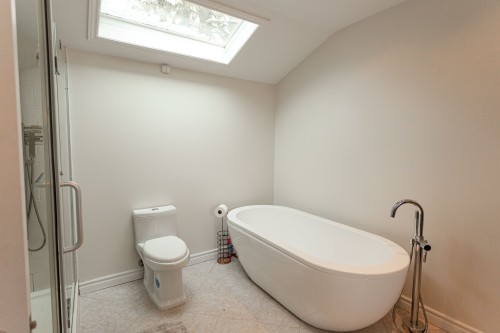 Bathroom - 15831 Rue Du Moulin, Montréal (L'Île-Bizard/Sainte-Geneviève), QC - Indoor Photo Showing Bathroom