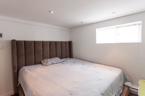 Bedroom - 15831 Rue Du Moulin, Montréal (L'Île-Bizard/Sainte-Geneviève), QC - Indoor Photo Showing Bedroom