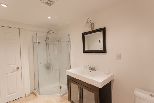 Bathroom - 15831 Rue Du Moulin, Montréal (L'Île-Bizard/Sainte-Geneviève), QC - Indoor Photo Showing Bathroom