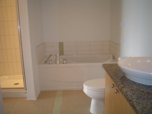 Bathroom - 2208-15 Boul. La Fayette, Longueuil (Le Vieux-Longueuil), QC - Indoor Photo Showing Bathroom