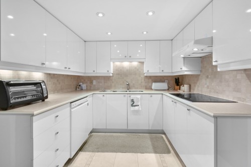 Cuisine - 703-3 Boul. Simard, Saint-Lambert, QC - Indoor Photo Showing Kitchen With Double Sink