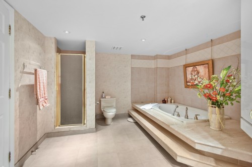 Salle de bains attenante à la CCP - 703-3 Boul. Simard, Saint-Lambert, QC - Indoor Photo Showing Bathroom