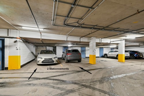 Garage - 703-3 Boul. Simard, Saint-Lambert, QC - Indoor Photo Showing Garage