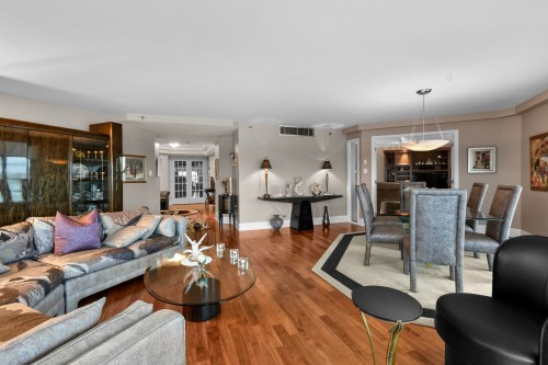 Vue d'ensemble - 703-3 Boul. Simard, Saint-Lambert, QC - Indoor Photo Showing Living Room